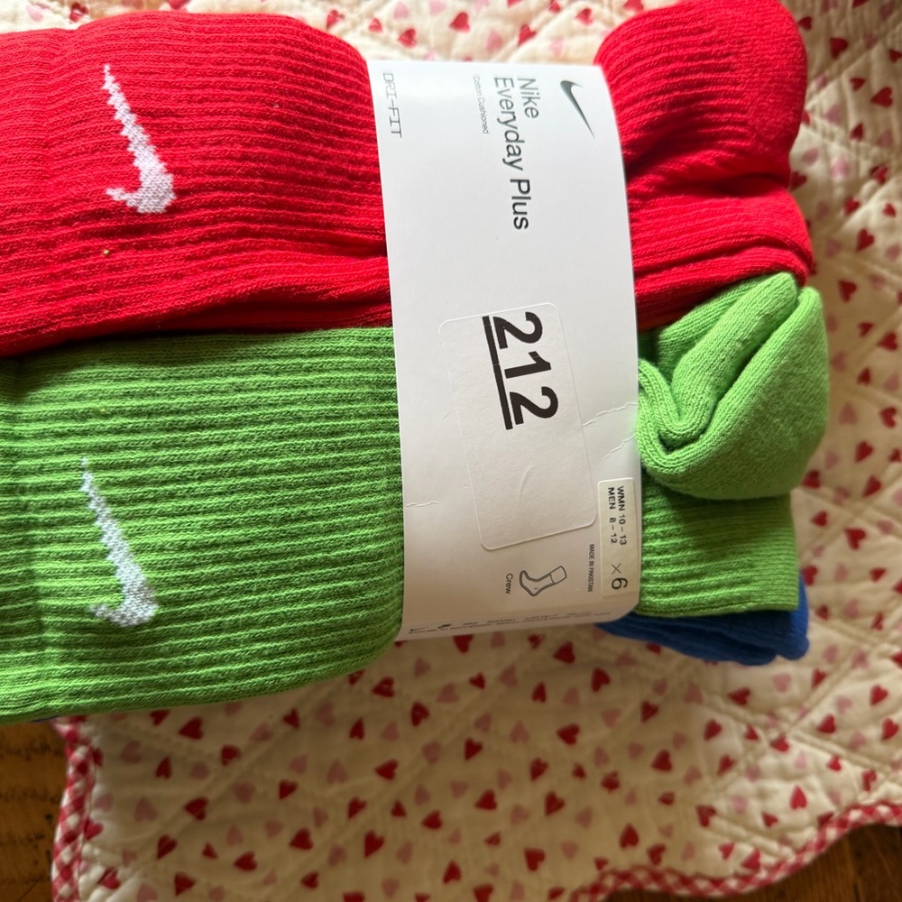 LAST CHANCE 
Nike Everyday Plus Men's Athletic Socks - Red, Green, Blue